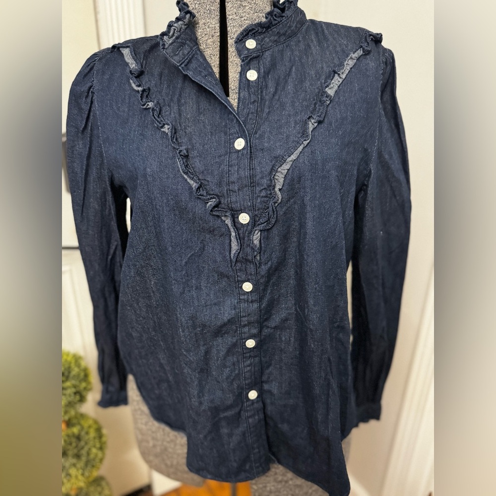 Ann Taylor yoke chambray ruffle blouse size Medium